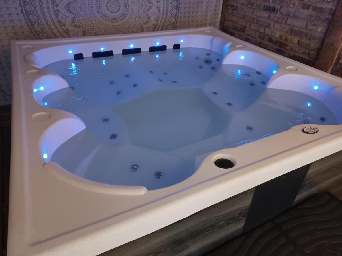 Le Refuge De Normandie Avec Spa Et Cheminee Mesnieres-en-Bray Luaran gambar